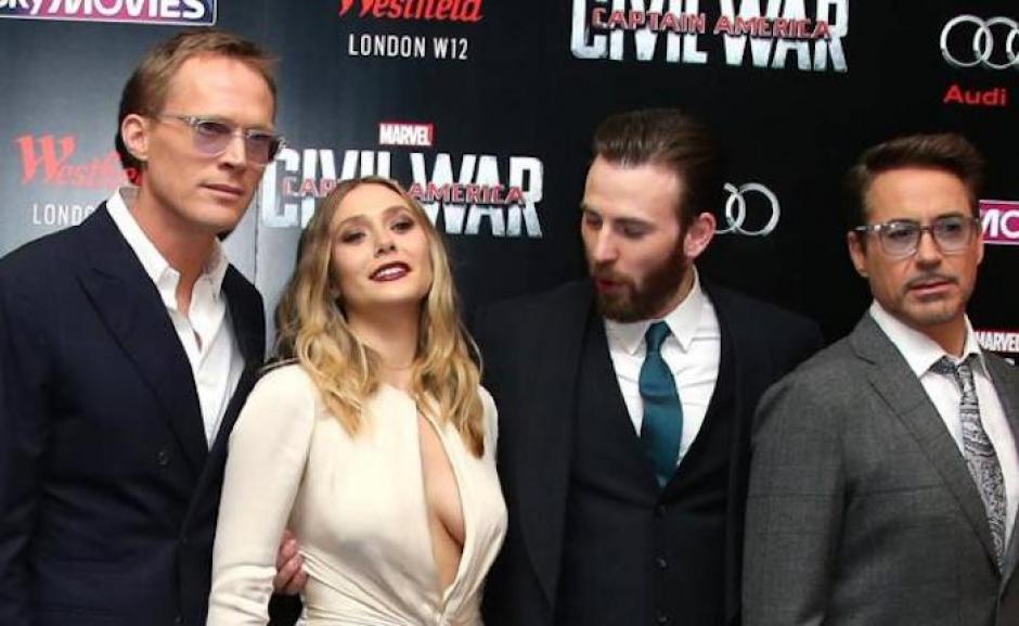 La mirada indiscreta de Chris Evans a Elizabeth Olsen fue captada y convertida en "memes". (Imagen: sopitas.com)