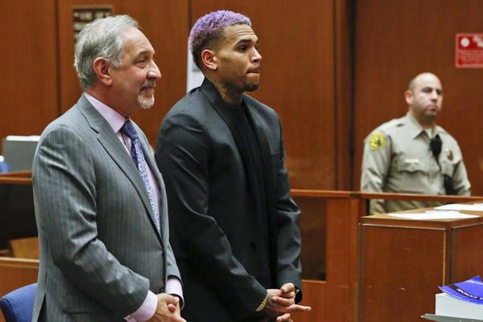 En junio de 2009, Brown se declar&oacute; culpable de agredir a Rihanna.