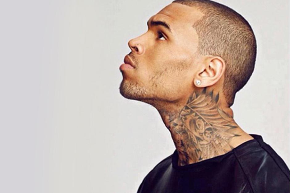 Al momento de su arresto en Washington, Brown estaba en libertad vigilada por un delito grave de agresi&oacute;n en California contra su entonces novia, la cantante Rihanna en 2009.