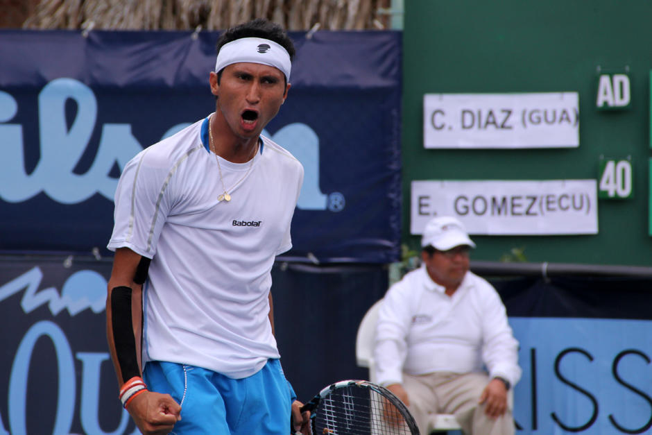 El tenista nacional Christopher D&iacute;az gan&oacute; su encuentro en la serie de Copa Davis contra Bolivia. (Foto: Soy502)