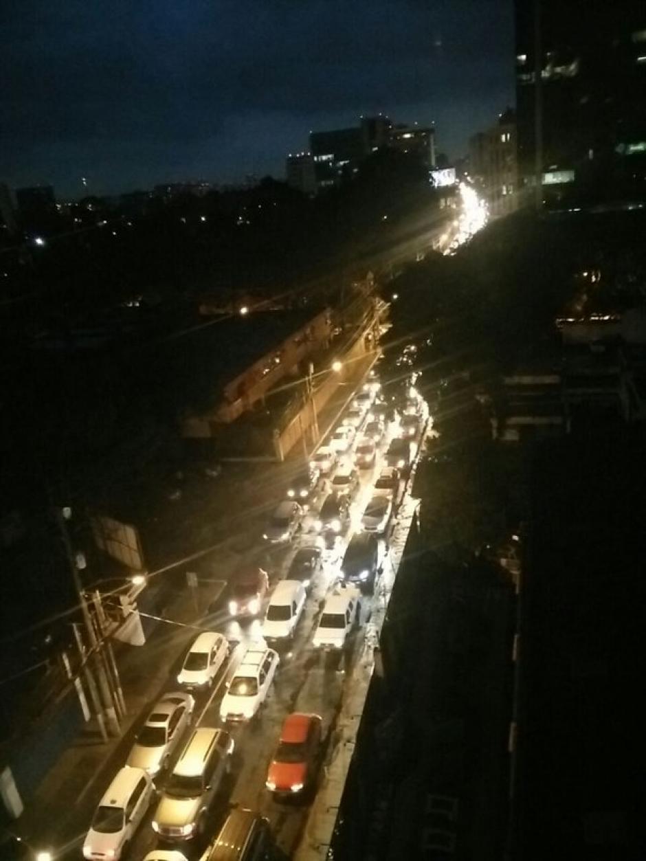 Durante la tarde y noche de este viernes se reportaron fuertes lluvias. (Foto: Twitter) 