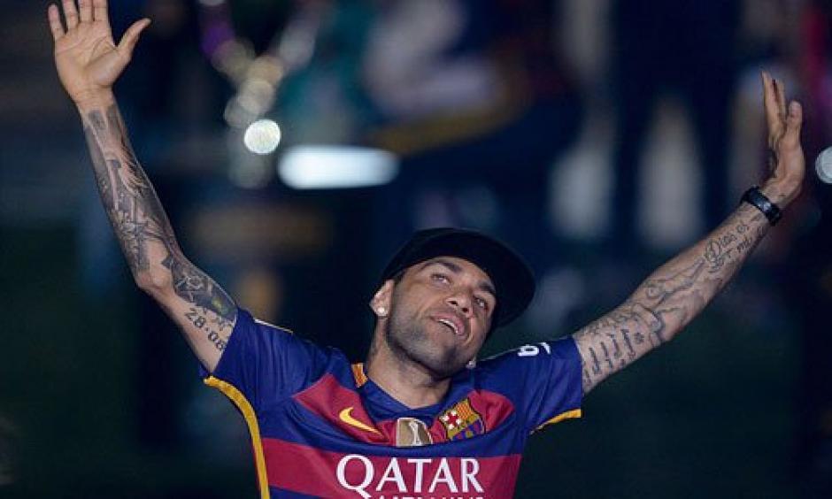Dani Alves se despide de la afici&oacute;n del FC Barcelona con una emotiva carta. (Foto: AFP)