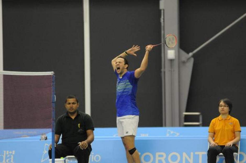 Kevin Cord&oacute;n celebra tras acceder a la final individual de b&aacute;dminton y asegurar una medalla (oro o plata) para Guatemala. (Foto: Pedro Mijangos/Soy502)