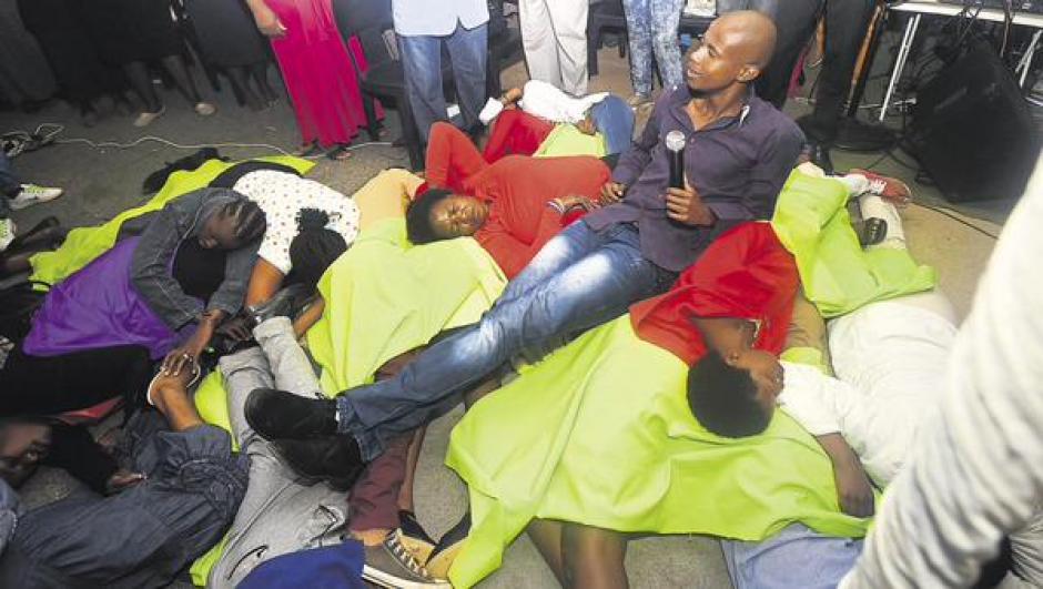 Penuel Mnguni, el pastor que obliga a sus seguidores a comer serpientes vivas en Sud&aacute;frica. (Foto: africanspotlight.com)