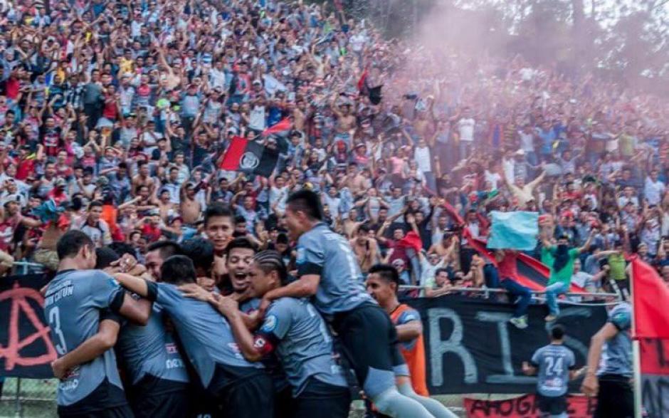 El Deportivo Carch&aacute; asciende a la Liga Nacional al superar en penaltis a Escuintla Heredia. (Foto: Deportivo Carch&aacute;)