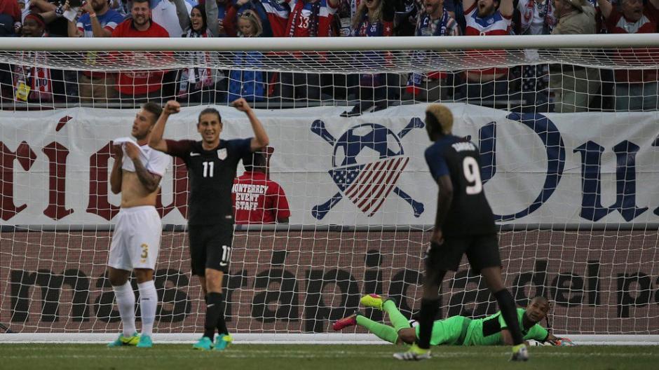 Jones festeja tras conseguir el tercer gol de los estadounidenses. (Foto: EFE)