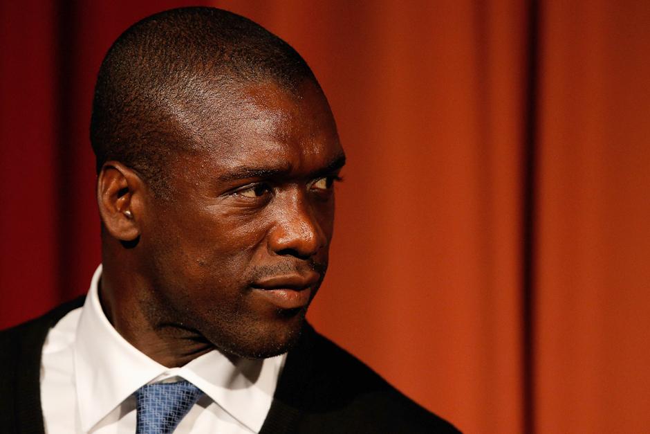 El exfutbolista Clarence Seedorf ser&iacute;a el nuevo entrenador de AC Milan. (AFP)