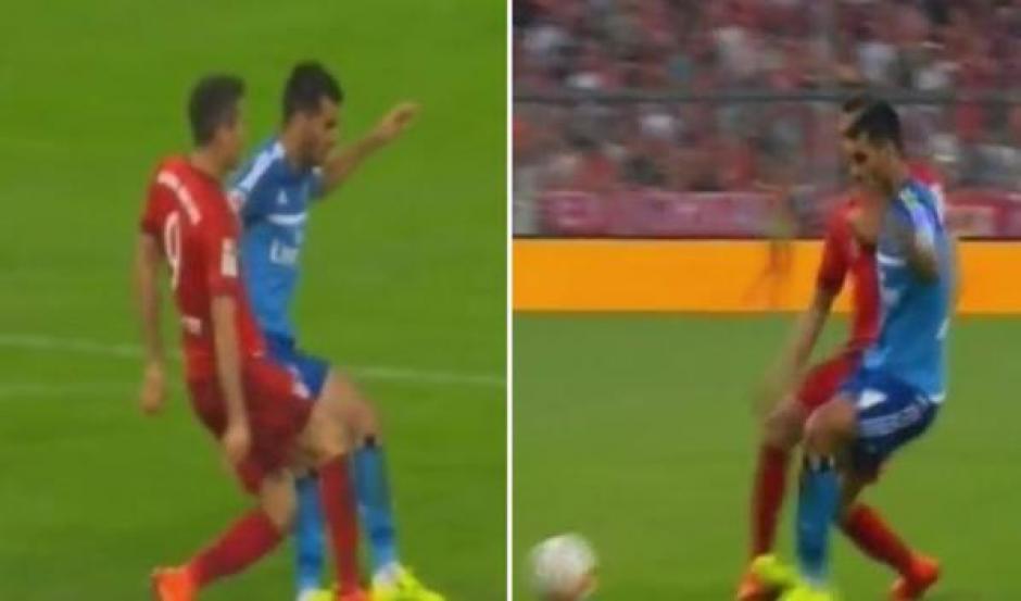 &Eacute;ste pisot&oacute;n de Emir Spahic sobre Robert&nbsp;Lewandowski fue perdonado por el &aacute;rbitro del Bayern - Hamburgo.
