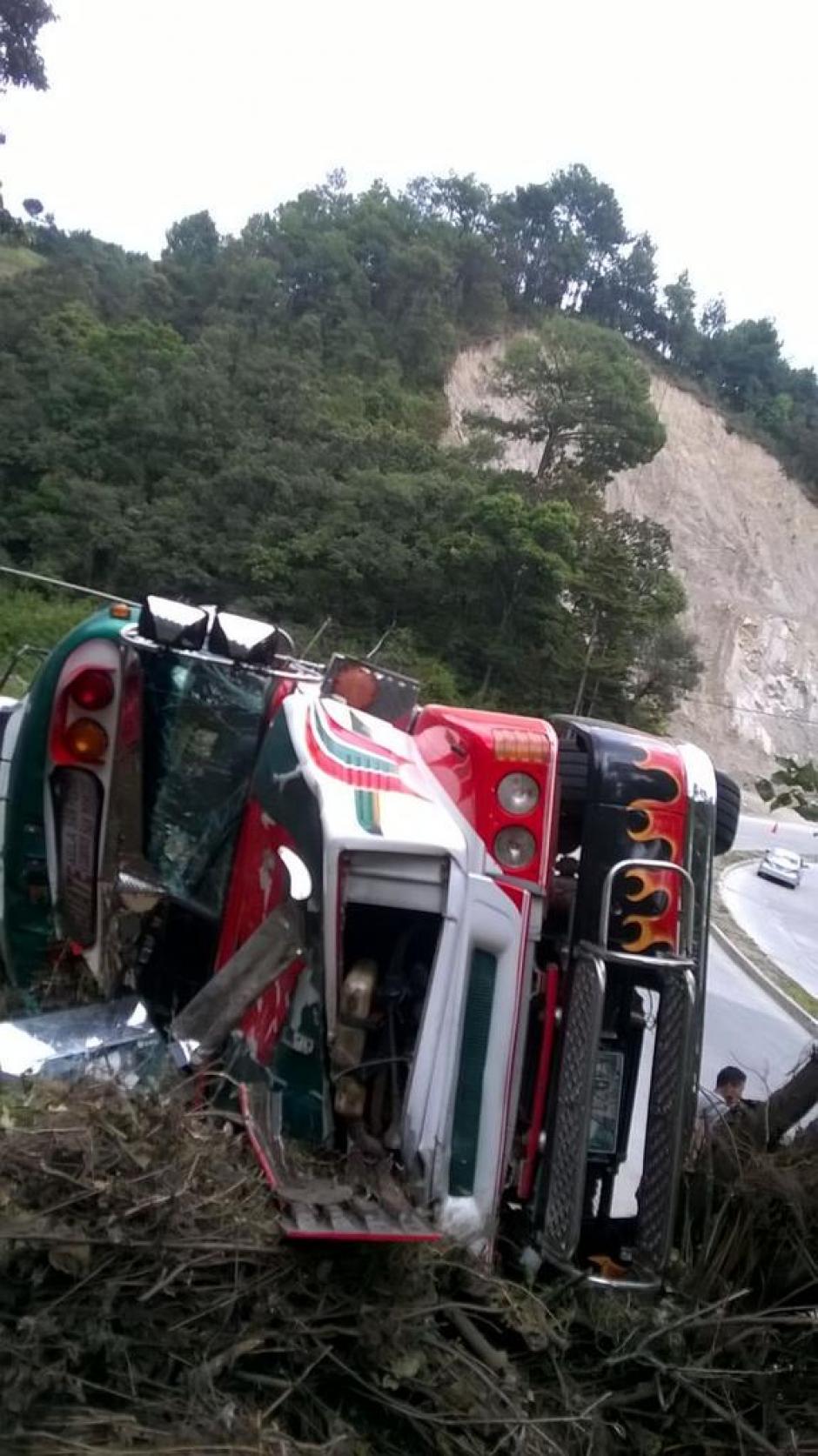 Accidente de tránsito deja al menos 17 heridos