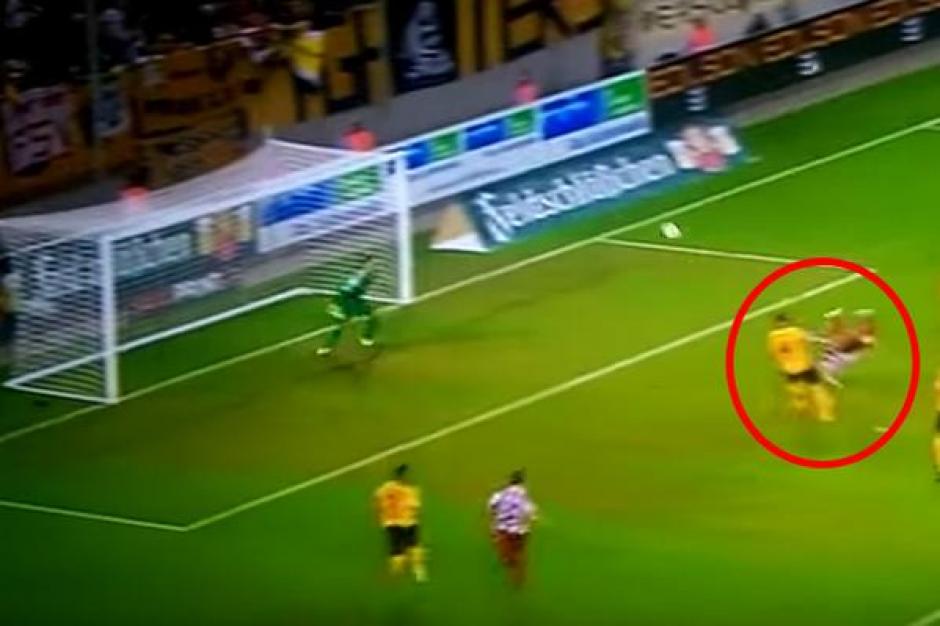 Un golazo que hizo recordar a Ren&eacute; Higuita en la Tercera Divisi&oacute;n de Alemania.