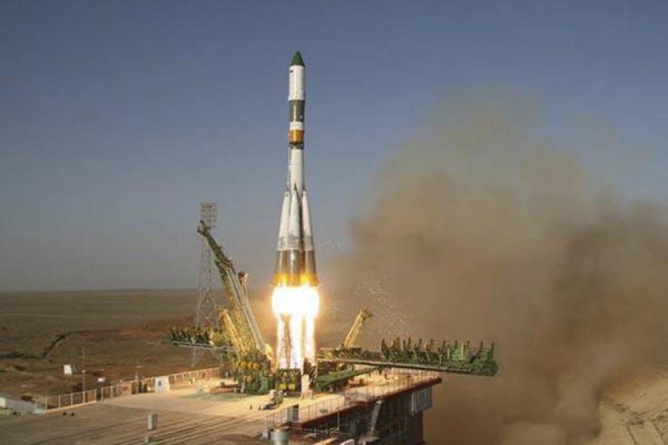 La nave rusa Soyuz TMA-18M, con tres tripulantes a bordo -un ruso, un dan&eacute;s y un kazajo, fue lanzada hoy desde el cosm&oacute;dromo de Baikonur, Kazajist&aacute;n, con destino a la Estaci&oacute;n Espacial Internacional (EEI). (Foto: EFE)
