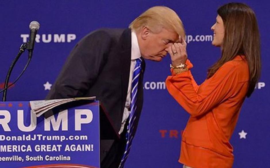 Donald Trump,&nbsp;precandidato a la presidencia de Estados Unidos, comprob&oacute; que no usa peluqu&iacute;n. (Foto: Captura de YouTube)