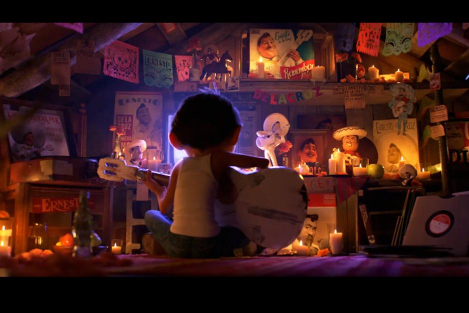 Miguel Rivera es un ni&ntilde;o mexicano proveniente de una familia de zapateros que tienen prohibida la m&uacute;sica en su hogar. (Foto: YouTube)