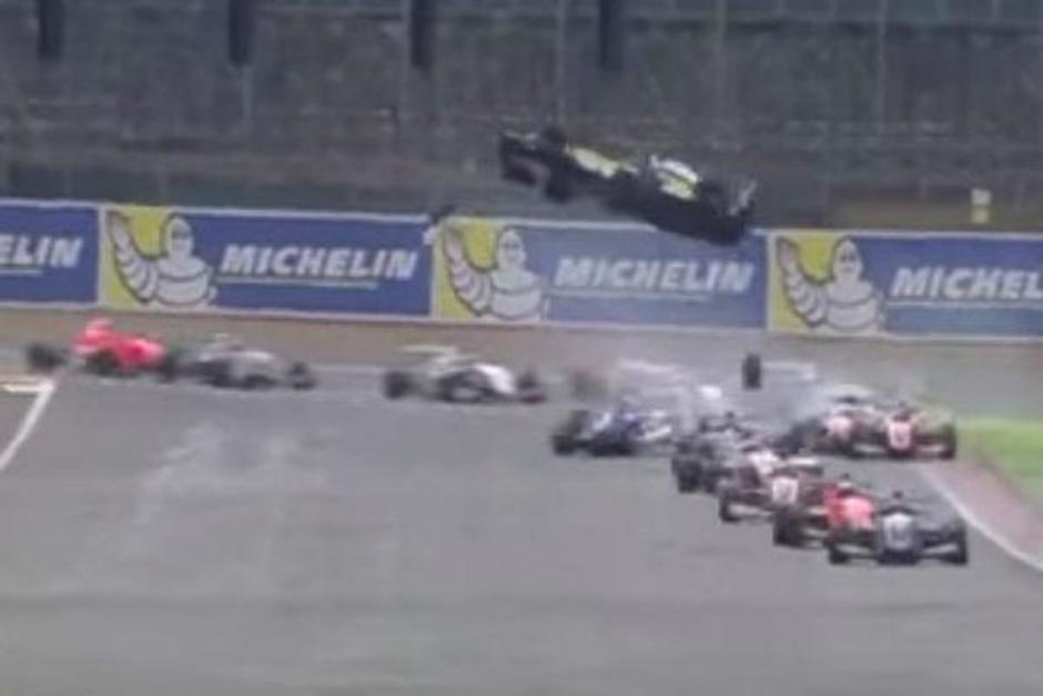 Un impresionante accidente protagonizaron compa&ntilde;eros del equipo&nbsp;Motorsportsque. (Foto: Captura de video)