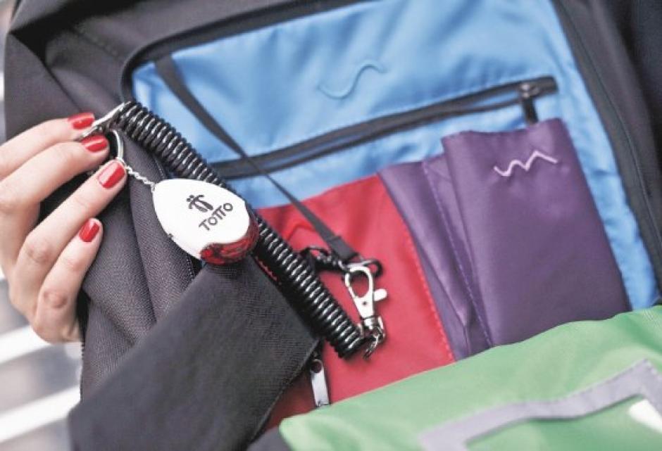 Una colombiana patent&oacute; un c&oacute;digo para que personas ciegas sientan el color por medio de sus manos. (Foto: elpectador)