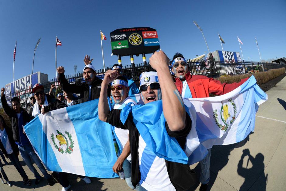 La afici&oacute;n guatemalteca vive su propio partido en el Mapfre Stadium. (Foto: Diego Galiano/Nuestro Diario)