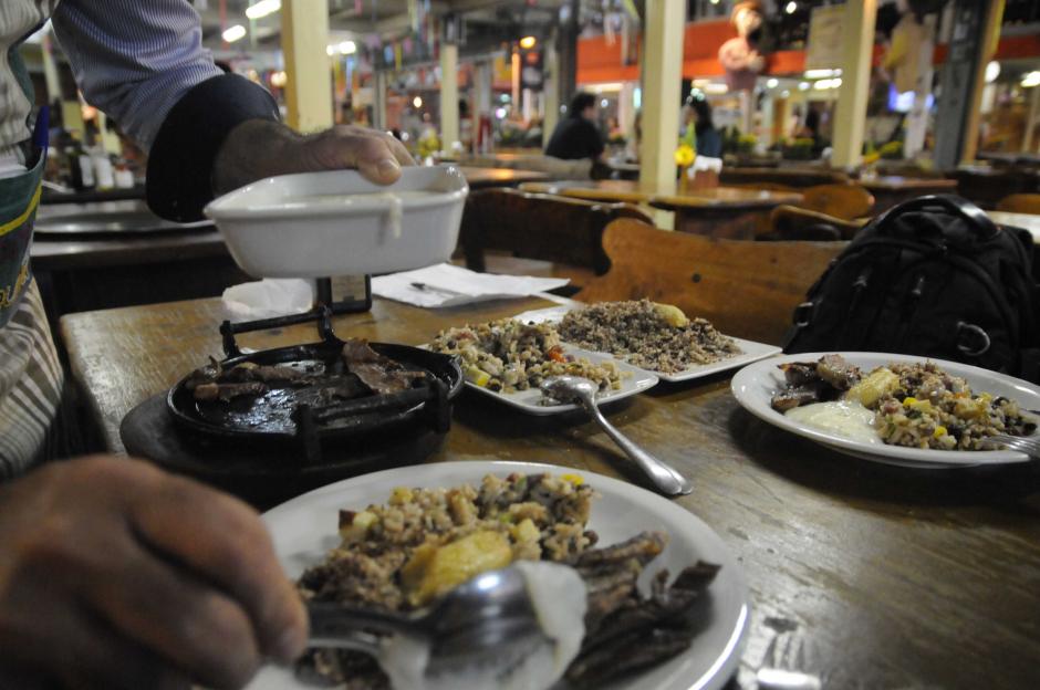 Algunos de los platos t&iacute;picos del norte de Brasil. Base de carne, frijol y arroz. (Foto: Pedro Pablo Mijangos/Soy502)