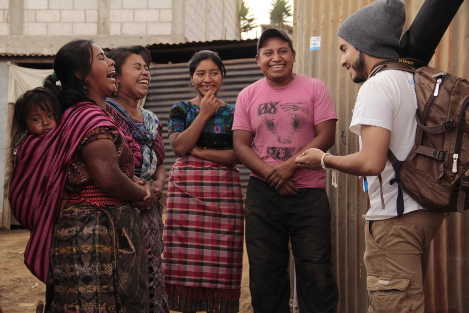 Compartir es abandonar prejuicios y entender otras realidades desde la vivencia. Compartir es pasar de la indignaci&oacute;n a la acci&oacute;n para cambiar la historia. Techo te invita a un campamento que busca transformarte a t&iacute; y transformar al pa&iacute;s. (Foto: Techo/Cortes&iacute;a Goyo Saavedra)