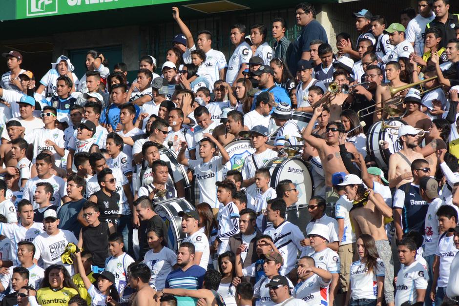 La porra de los cremas de nuevo en el foco de la violencia, esta vez en su visita a la Antigua. (Foto: Archivo)
