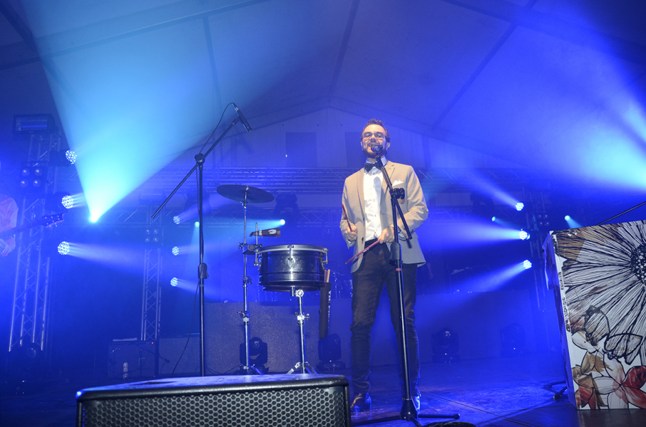 El cantante mexicano hizo vibrar a los asistentes al concierto que ofreci&oacute; la noche del s&aacute;bado en Pradera Concepci&oacute;n. (Foto: Nuestro Diario)