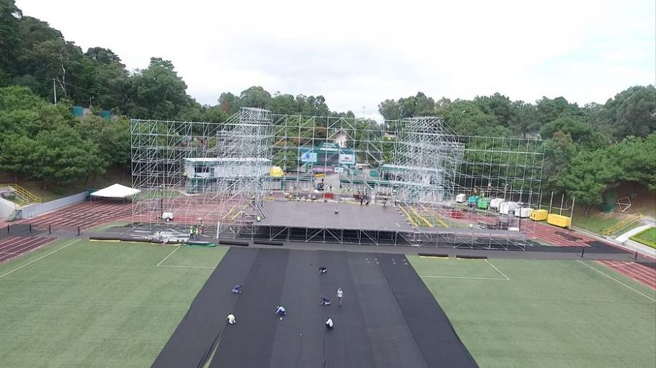 As&iacute; va la plataforma del escenario donde se presentar&aacute; Metallica. (Foto: Facebook/SD Concerts Guatemala)
