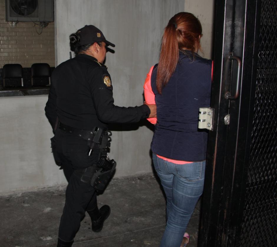Capturan a la supuesta responsable de atropellar a dos agentes de la PNC. (Foto: PNC)