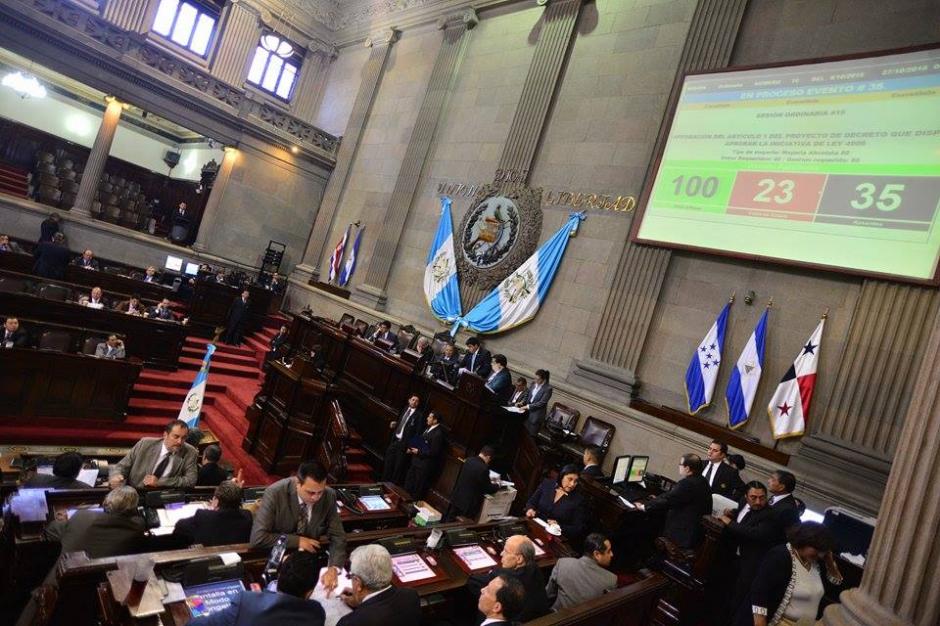 Los diputados se reunieron para conocer la renuncia de Pedro Muadi y la ratificaci&oacute;n del Estado de Calamidad en Cambray. &nbsp;(Foto: Wilder L&oacute;pez/Soy502)&nbsp;
