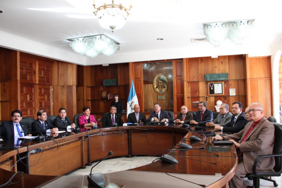 Tal y como ocurri&oacute; en 2008, los magistrados de la Corte Suprema de Justicia se encuentran divididos en un grupo de siete y otro de seis y no se pueden poner de acuerdo para elegir al colega que presidir&aacute; el Organismo Judicial durante el pr&oacute;ximo a&ntilde;o.&nbsp;