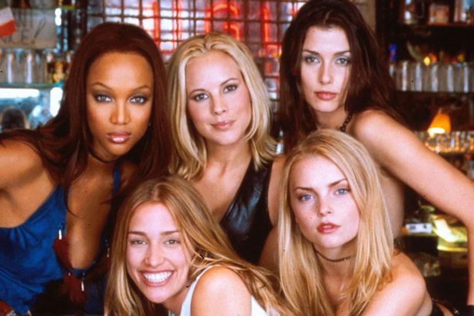 En el a&ntilde;o 2000, estas cinco mujeres protagonizaron la pel&iacute;cula "Coyote Ugly". (Imagen: Mirror.co.uk)