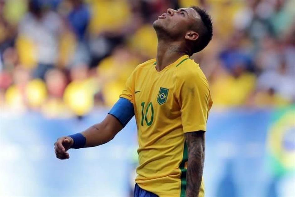 Neymar no pudo marcar diferencia frente a Sud&aacute;frica. (Foto: Twitter)
