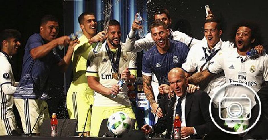Zidane se vio soprendido por los jugadores que interrumpieron la conferencia de prensa. (Foto: Captura de video)