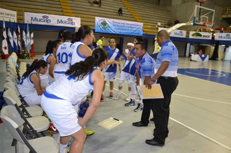 El quinteto guatemalteco enfrenta a M&eacute;xico&nbsp; en el COCABA femenino 2015.