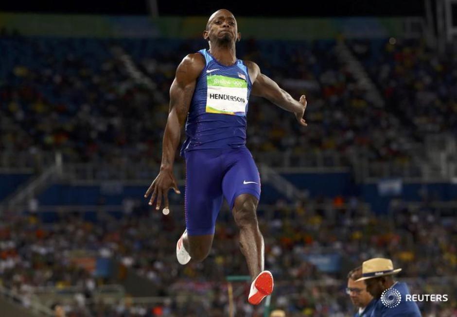 Jeff Henderson gana el oro en salto de longitud. (Foto: EFE)