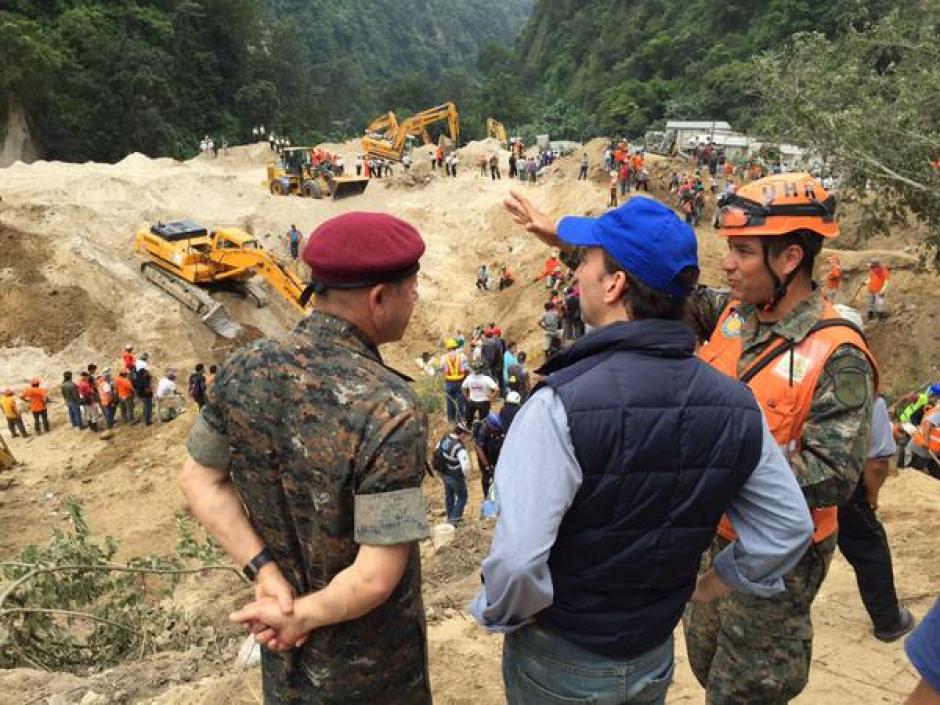El titular dela PDH ha visitado la zona del desastre a diario, con el fin de supervisar la labor del personal de la institución. (Foto PDH)