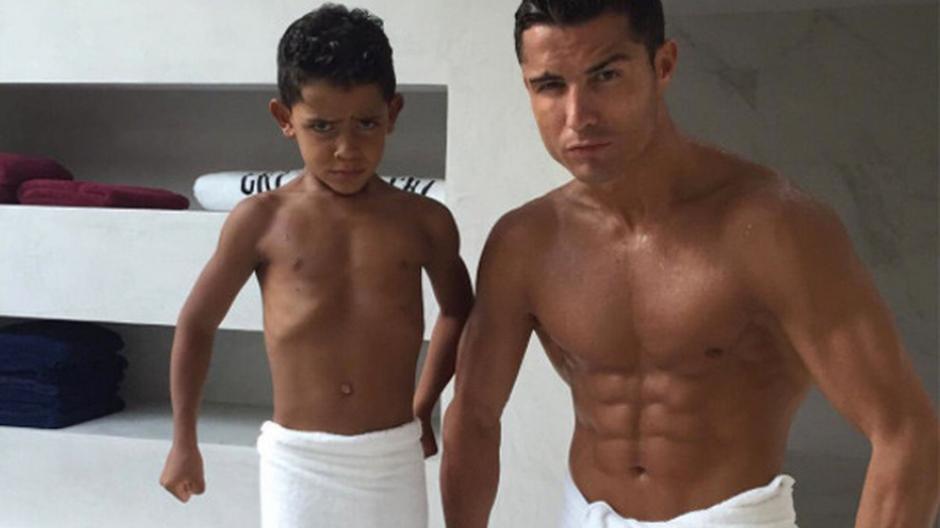 Cristiano Ronaldo trata de pasar el mayor tiempo posible con su hijo del mismo nombre. (Foto: elespanol.com)