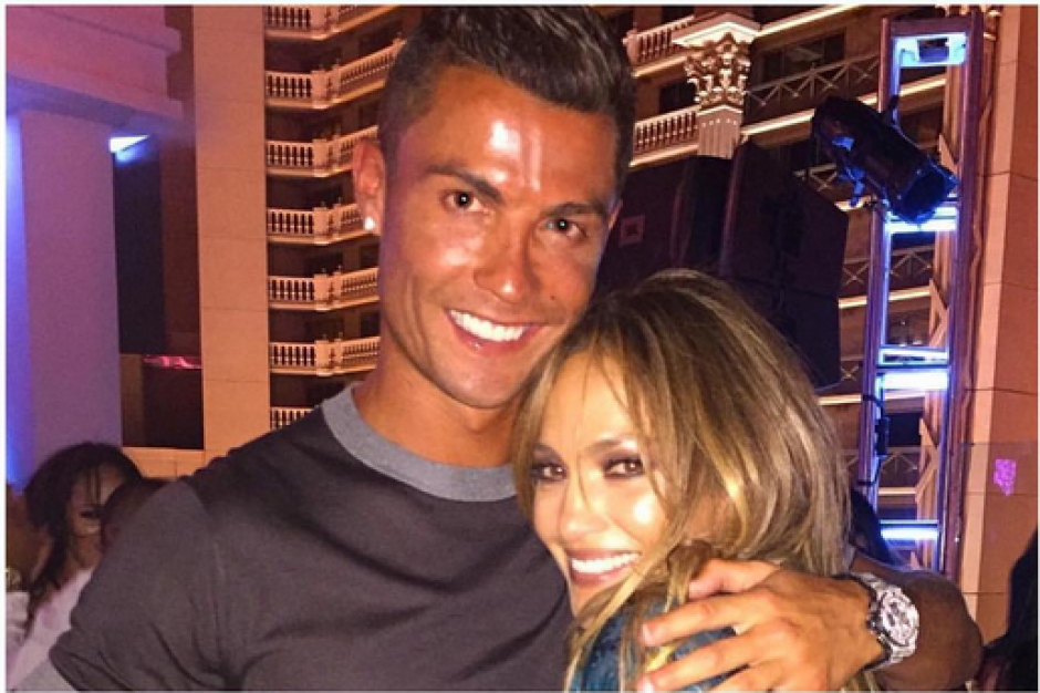 Cristiano Ronaldo se tom&oacute; la foto con su gran amiga JLo quien estuvo de cumplea&ntilde;os. Foto: Instagram)