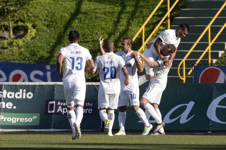 Los cremas ganaron su sexto partido del torneo y est&aacute;n a diez puntos del l&iacute;der Suchi. (Foto: Nuestro Diario)