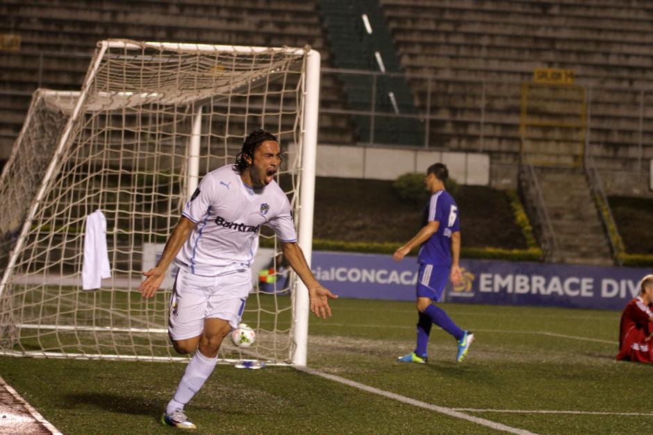 El delantero mexicano Agust&iacute;n Herrera grita a todo pulm&oacute;n su primer gol en Liga de Campeones de la Concacaf contra Bayam&oacute;n de Puerto Rico. (Foto: Luis Barrios/So502)