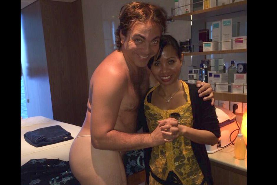 El cantante mexicano Cristian Castro subi&oacute; una fotograf&iacute;a de su sesi&oacute;n de masaje. (Foto: Cristian Castro/Twitter)