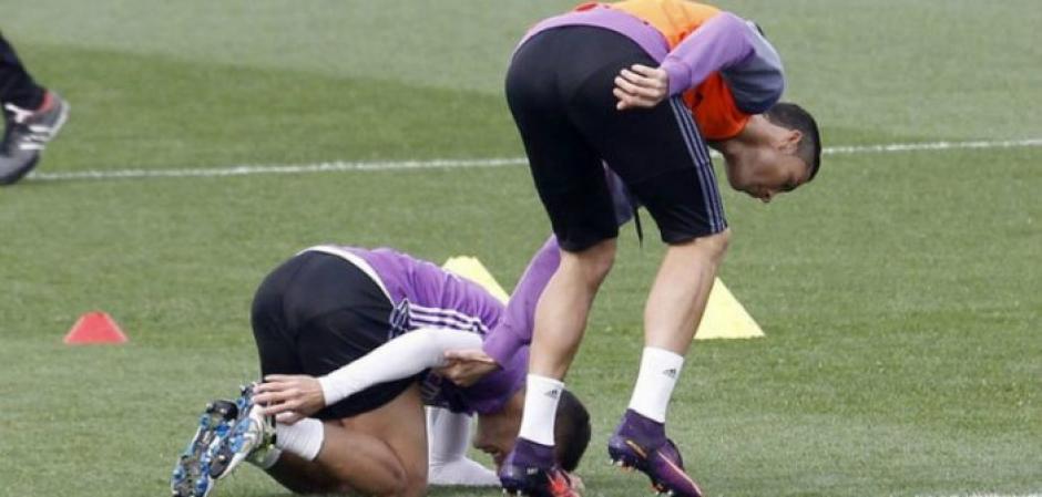 Cristiano Roanldo se disculp&oacute; varias veces con Lucas V&aacute;squez. (Foto: Twitter)