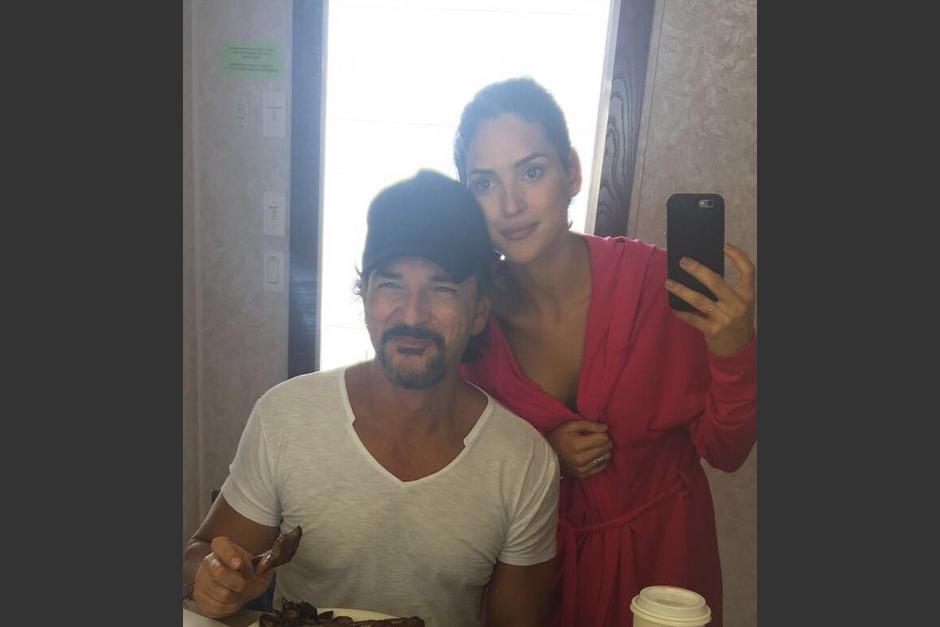 Ricardo Arjona pos&oacute; junto a su hija Adria y comparti&oacute; esta foto en twitter. (Foto: Ricardo Arjona)