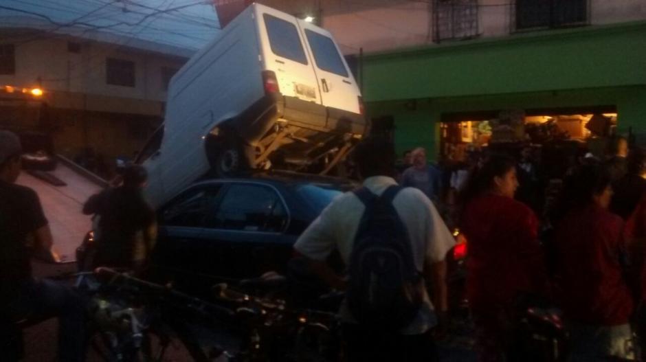 Un aparatoso accidente colonia La Florida deja un herido grave. (Foto: Sin Censura)