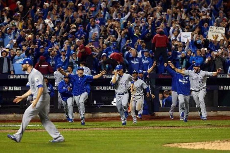 Los Reales ganaron el quinto juego y pusieron la serie a su favor 4-1 ante los Mets, por lo que son los nuevos campeones del "Cl&aacute;sico de Oto&ntilde;o". (Foto: Twitter)
