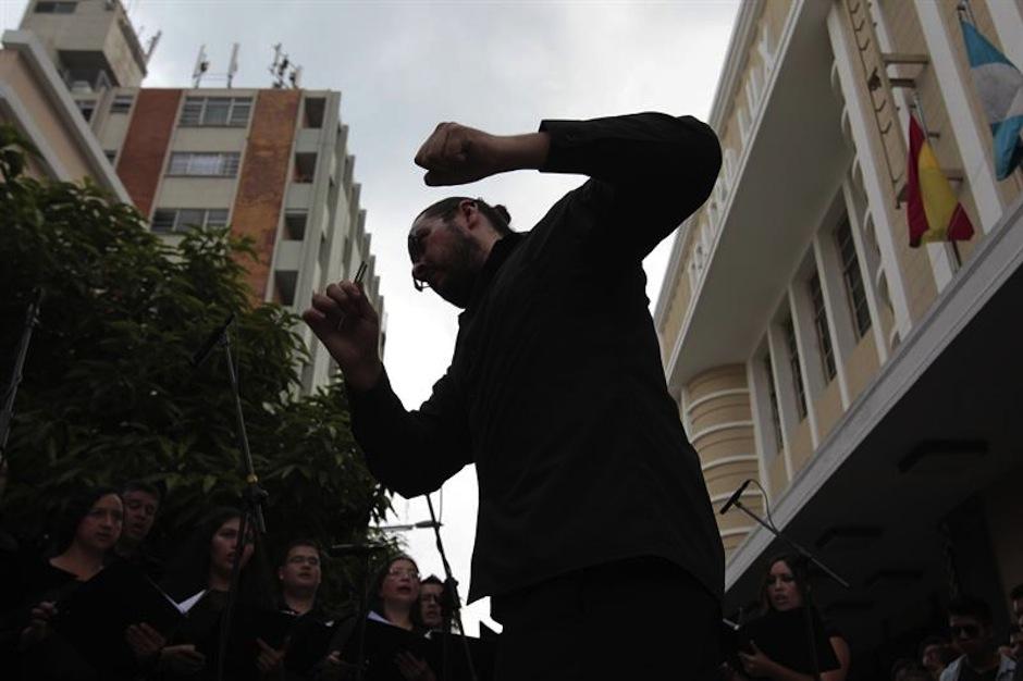 La artista nacional del performance, Regina Galindo, present&oacute; el performance llamado "Culpable". (Foto: Esteban Biba/EFE)&nbsp;