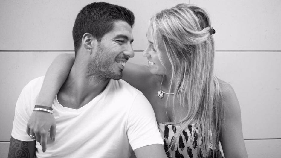 Su&aacute;rez felicit&oacute; a su esposa en las redes sociales por un aniversario m&aacute;s. (Foto: Twitter)