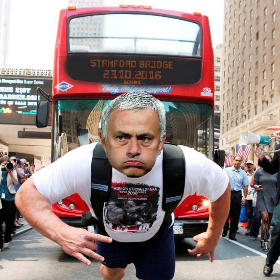 Mourinho llevar&aacute; el "gran peso" de la derrota del United. (Foto: Twitter)