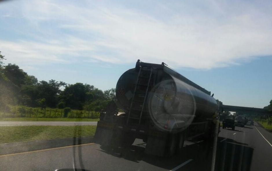 La PNC escolta pipas de gasolina y ha acompa&ntilde;ado m&aacute;s de 2 mil contenedores con productos. (Foto: PNC)