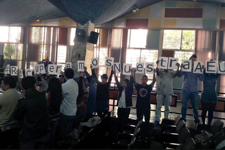 Estudiantes de la USAC hacen convocatoria a elecciones de nueva AEU. (Foto: Javier Lainfiesta/Soy502)