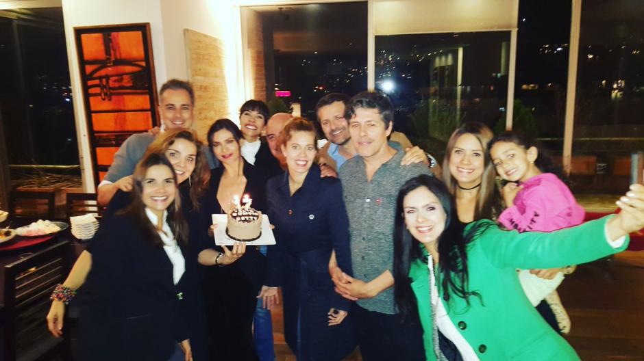 As&iacute; fue el reeencuetro del elenco de Yo soy Betty, la fea. (Foto: Twitter)