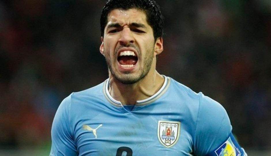 Su&aacute;rez increp&oacute; a los rivales y al final lanzo un gesto obsceno a la afici&oacute;n chilena. (Foto: Twitter)